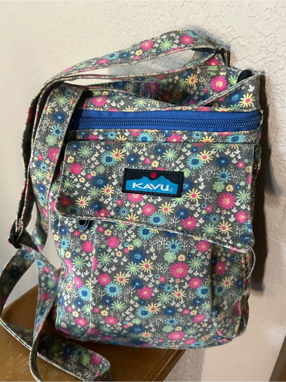 KAVU Women’s Floral Crossbody Bag in Multi Floral - Picture 2 of 9